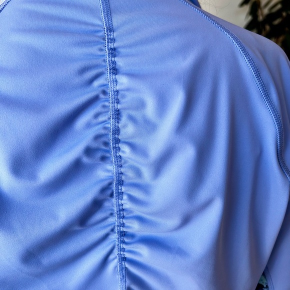 Fila jacket, zippered front, zippered side pockets, sleeve cuffs with thumb hole - Picture 9 of 12